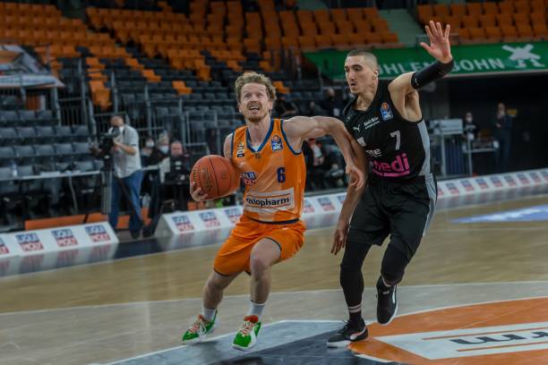 他的战术调 他的战术调