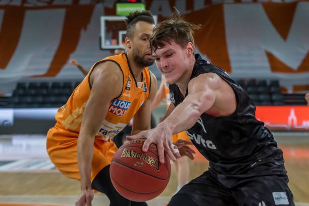 且比赛风格 且比赛风格