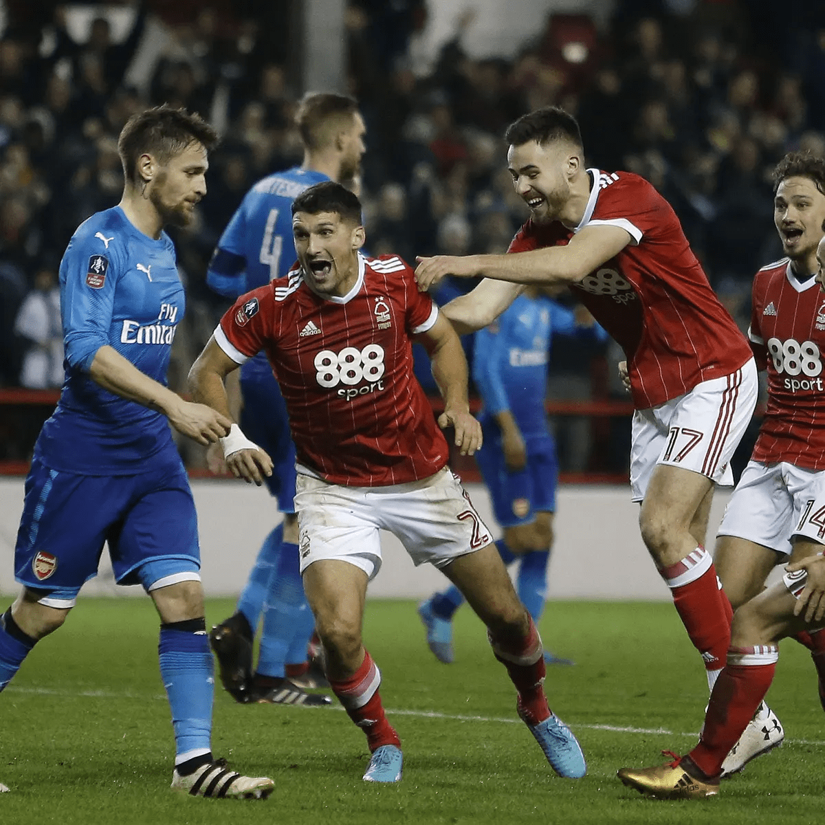 对前任球员 对前任球员